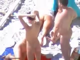 Abbronzarsi spiaggia troie avere alcuni giovanissima gruppo x nominale video divertimento